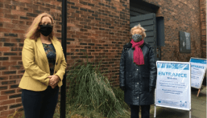 Left Fiona Phillips and Cllr Runciman Right at the symptom-free testing site